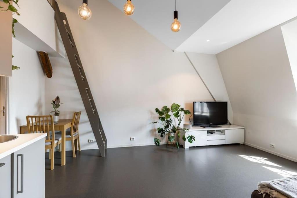 1-Roms Toppleilighet Pa Tangen/Bystranda Appartement Kristiansand Buitenkant foto